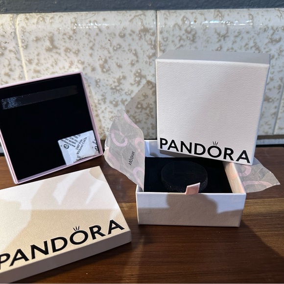 Pandora White and Pink Gift Bag & Box Collection - Picture 7 of 7